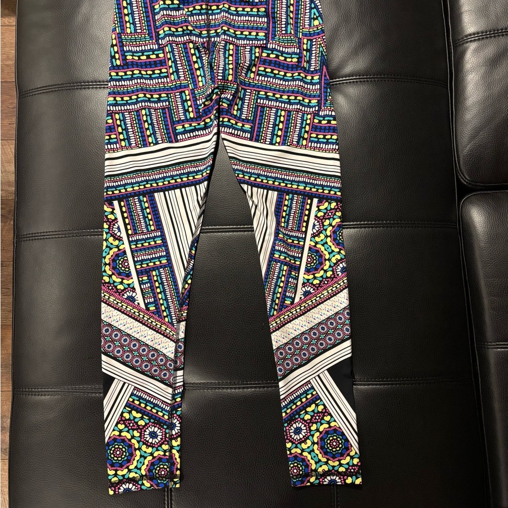 Aeropostale Black and White Geometric Leggings